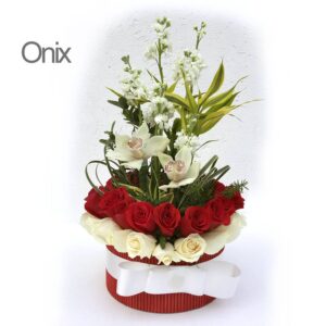 Arreglo floral de rosas y orquídeas (onix)