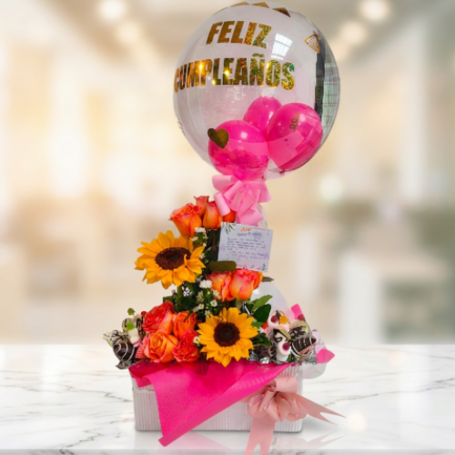 Arreglo floral de girasoles con globo de feliz cumpleaños en Quito